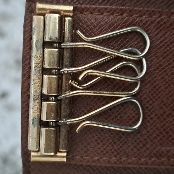 Louis Vuitton key holder - Picture 7 of 7